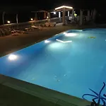 In With Sea Views & Pool Apartmán