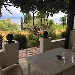 In With Sea Views & Pool Apartmán Benitses (Corfu)