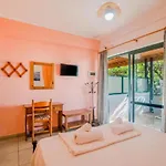 Apartmán In With Sea Views & Pool Benitses (Corfu)