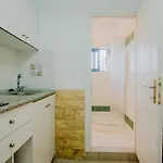 Apartmán In With Sea Views & Pool