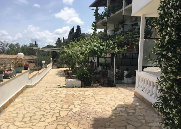 In With Sea Views & Pool Appartement Benitses (Corfu)