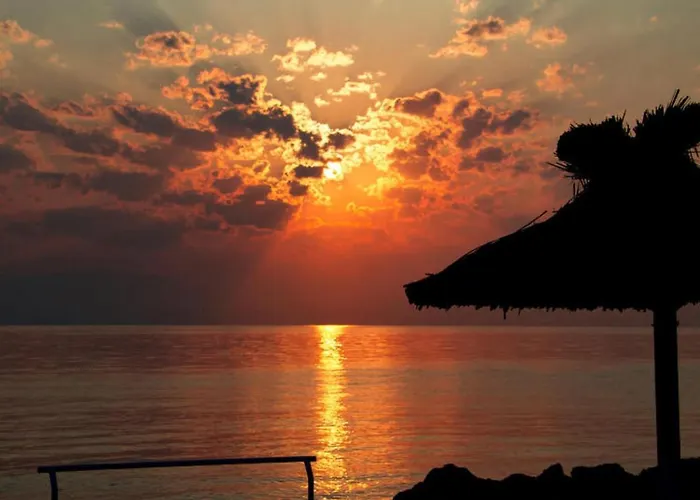 Daire In With Sea Views & Pool Benitses (Corfu)