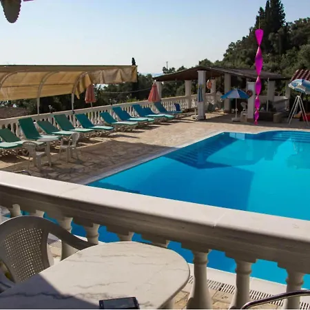 Apartment In Mpenitses With Pool 公寓 *