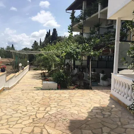 Charming In With Shared Pool Apartment Benitses (Corfu)