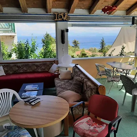Apartment In Mpenitses With Pool 公寓