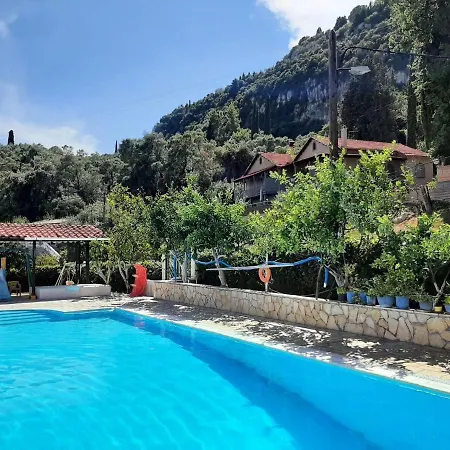Apartment In Mpenitses With Pool 公寓