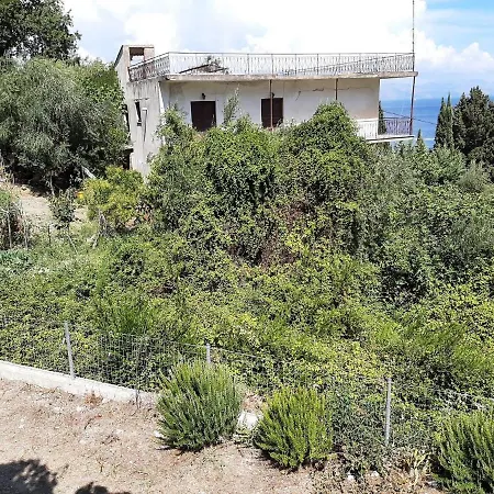 Lejlighed In With Sea Views & Pool Mpenitses