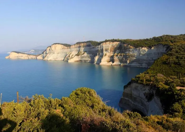 In With Sea Views & Pool Apartmán Benitses (Corfu)