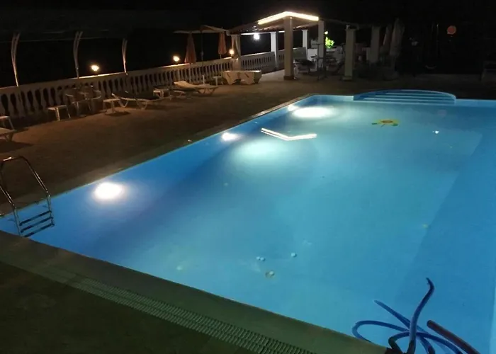 In With Sea Views & Pool Apartmán