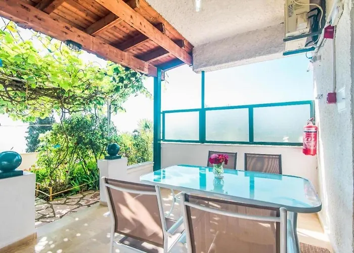 In With Sea Views & Pool Apartmán Benitses (Corfu)