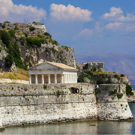 Апартаменты In With Sea Views & Pool