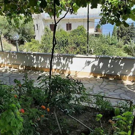 In With Sea Views & Pool Апартаменты